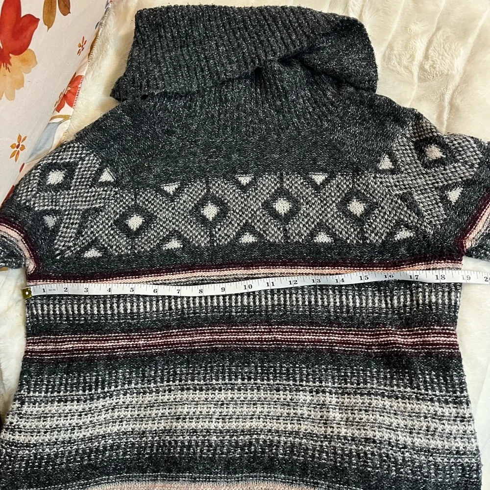 Hollister M Cowl Neck Grey Maximal Print Light Sweater Fall Winter School Office - Picture 4 of 7